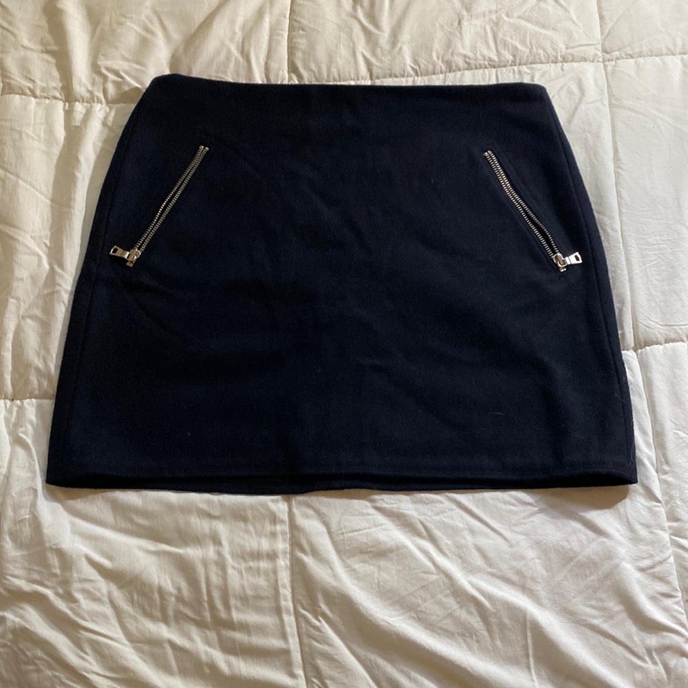 ✅NWT - GAP dark navy blue wool blend skirt. Women’s sz 8. 2 front zipper pockets